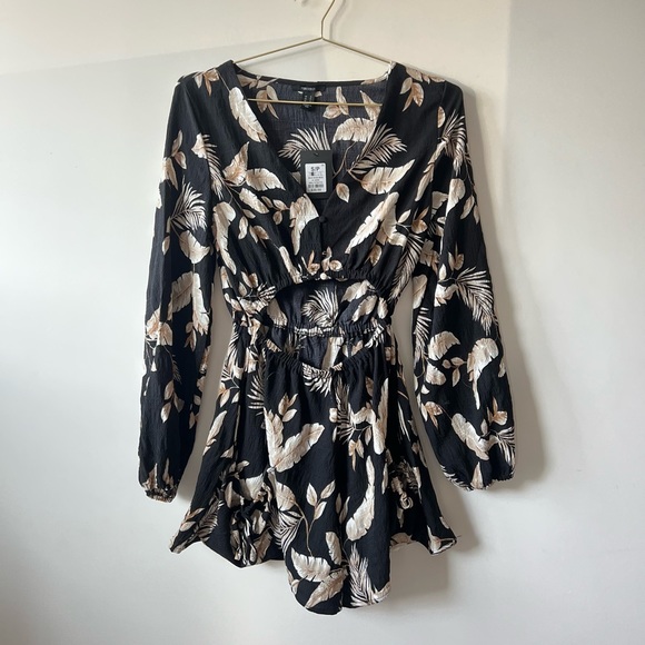 NWT Forever 21 Black Long Sleeve Floral Print Romper - Picture 4 of 7